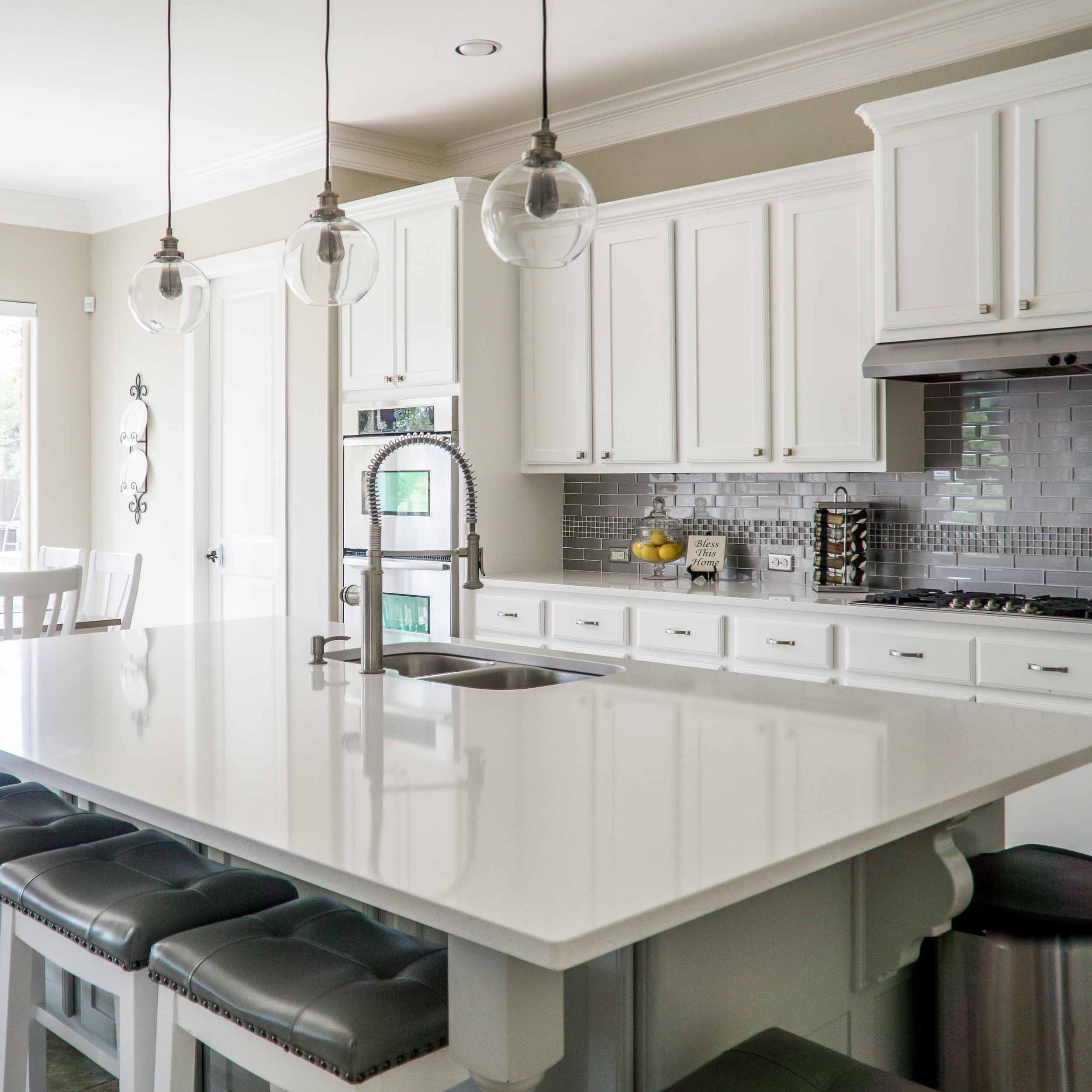 Cucina in stile classico bianca