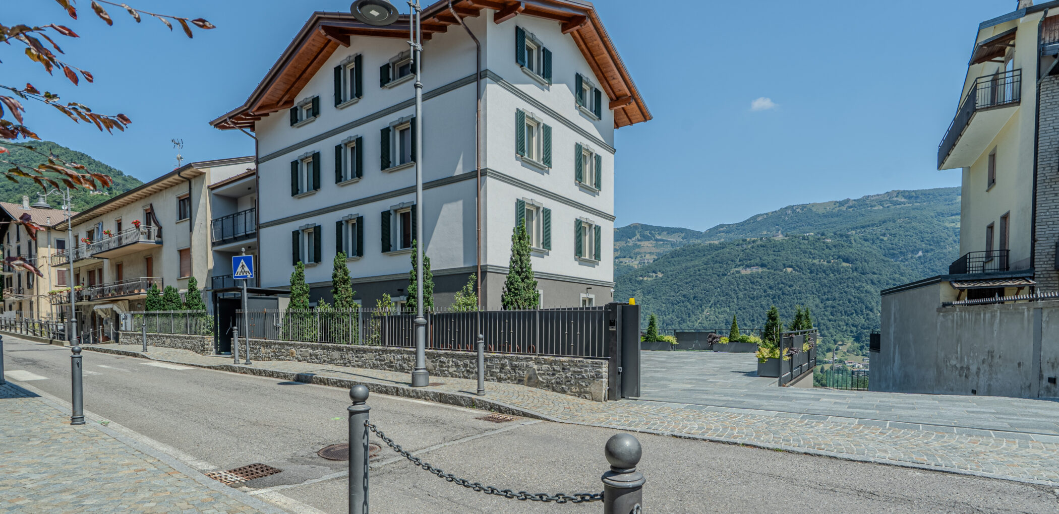 Foto degli esterni del nuovo Miramontino Mountain Suite progettati da Carminati Interiors